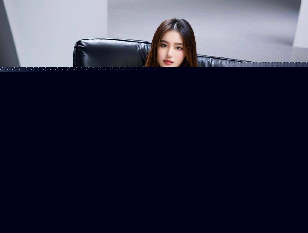 女性优雅气质彰显职场率性干练的气场AG旗舰厅网站入口尖头高跟鞋穿出(图4)